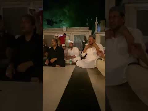 Naseebon ko jagaya hai Ali ne Qawwali at Dargah Nizamuddin Auliya by Gufran Nizami Qawwal.