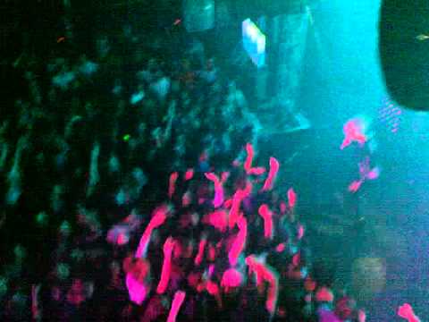 Sneaky Sound System live "Sweet Dreams" Eurythmics@The Family Brisbane