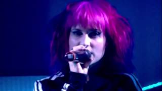 B. O. B - Airplanes feat. Hayley Williams (Live MTV 2010)