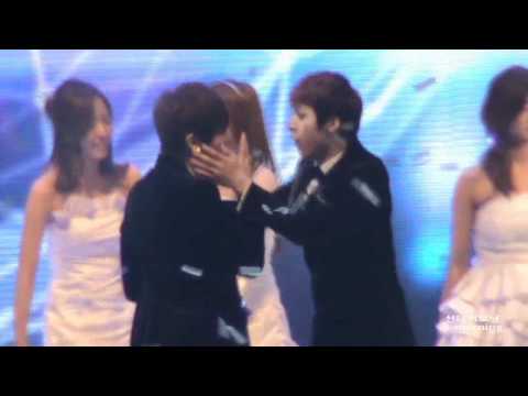 111129 MAMA 2011 - Hyunseung Fancam (2)