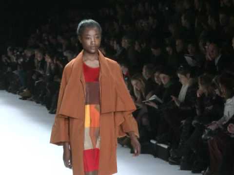 ISSEY MIYAKE Fashion Show - Ready-To-Wear Women's Autumn/Winter 2011/12.