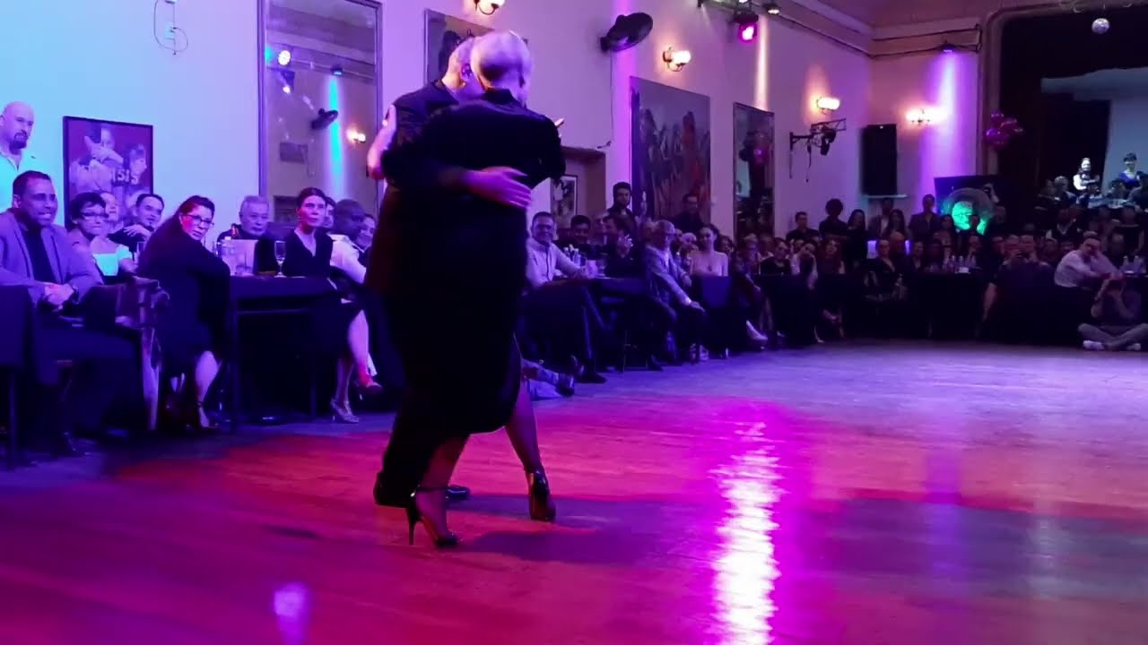 Pancho Martínez Pey y Paola Tacchetti - Milonga El paisanito - Orq  Juan D'Arienzo y Alberto Echagüe