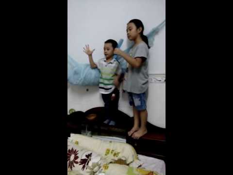 Cậu bé hát bài Hao Nam