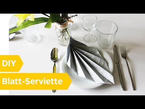 Servietten falten: Das Blatt – DIY Anleitung | Roombeez – powered by OTTO
