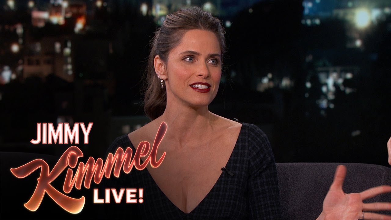 Amanda Peet Imitates Jon Snow - YouTube