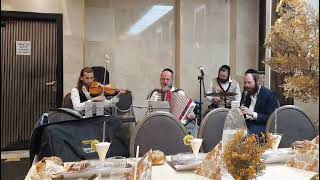 ניגון כליזמר בכינור של גבריאל שוראקי בקרלין