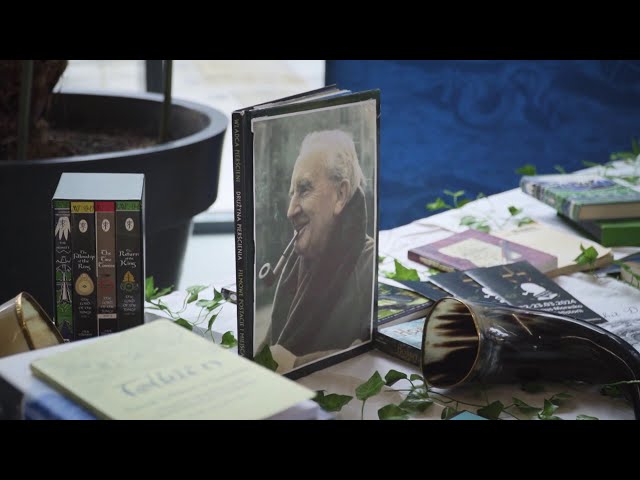 22-23 marca 2024 r. na Wydziale Historii UAM odbyły się obchody Dnia Czytania Tolkiena, zorganizowane we współpracy z Drużyną Pyrlandii.