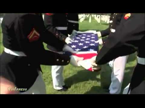 SZACUNEK DLA FLAGI // Respect for the flag