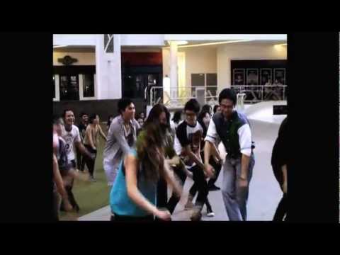 Surprise for Memes on her wedding anniversary by her hubby n kids