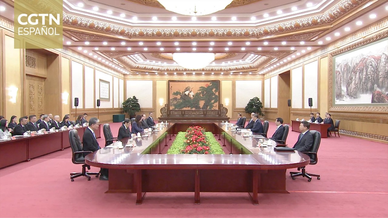 Xi Jinping se reúne con líder del KMT, Cheng Li-wun, en Beijing