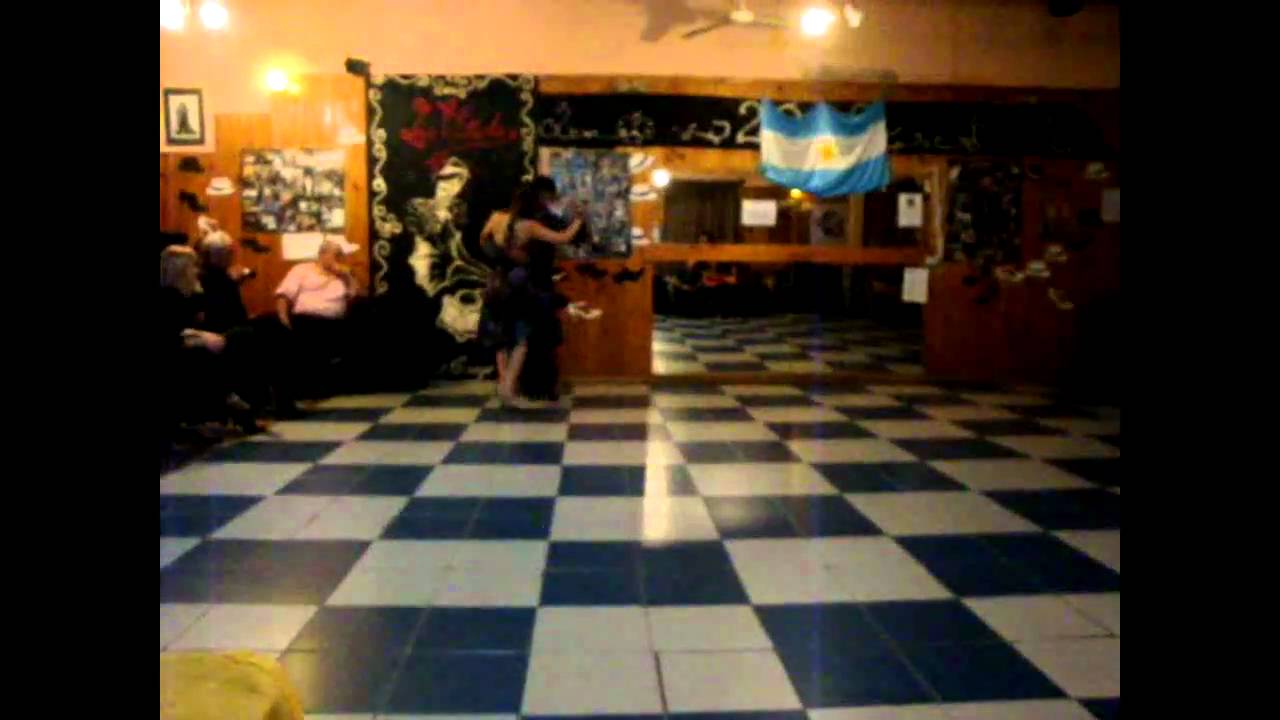 Facundo de la Cruz y Paola Sanz - milonga La Cicatriz - D'Arienzo Echague