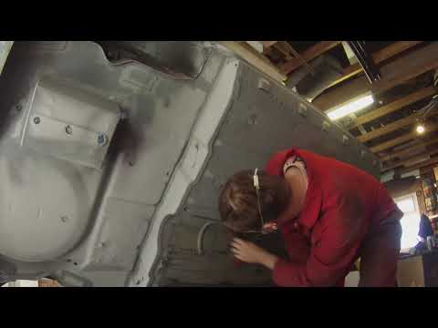 My 1988 Classic Mini Mayfair Restoration Vlog Ep11 Finally Got The Underside in Primer!