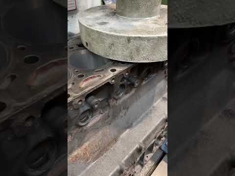 Motoreninstandsetzung Motorblock spindeln planen honen