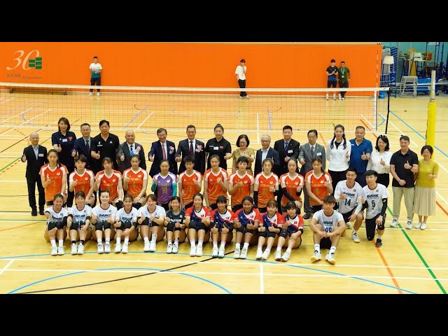 中国女排前国手及天津女排队　于教大与学生切磋球艺