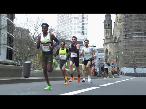 Berliner Halbmarathon 2023 | Samuel Fitwi führt deutsches Trio an, Landesrekord für Eilish McColgan