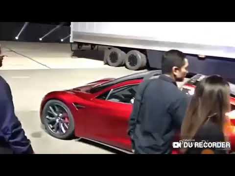 Tesla Roadster vs Bugatti Chiron