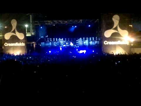 chuckie into skrillex brisbane creamfields 2011