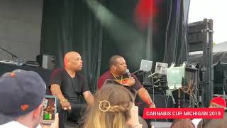 Busta Rhymes Performing &quot;Look At Me Now&quot; Live