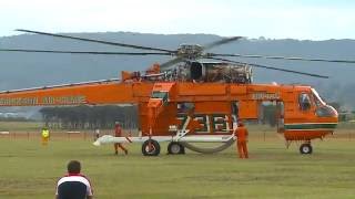 Sikorsky-Erickson Air Crane - &#39;Incredible Hulk&#39; - Start up &amp; Take Off