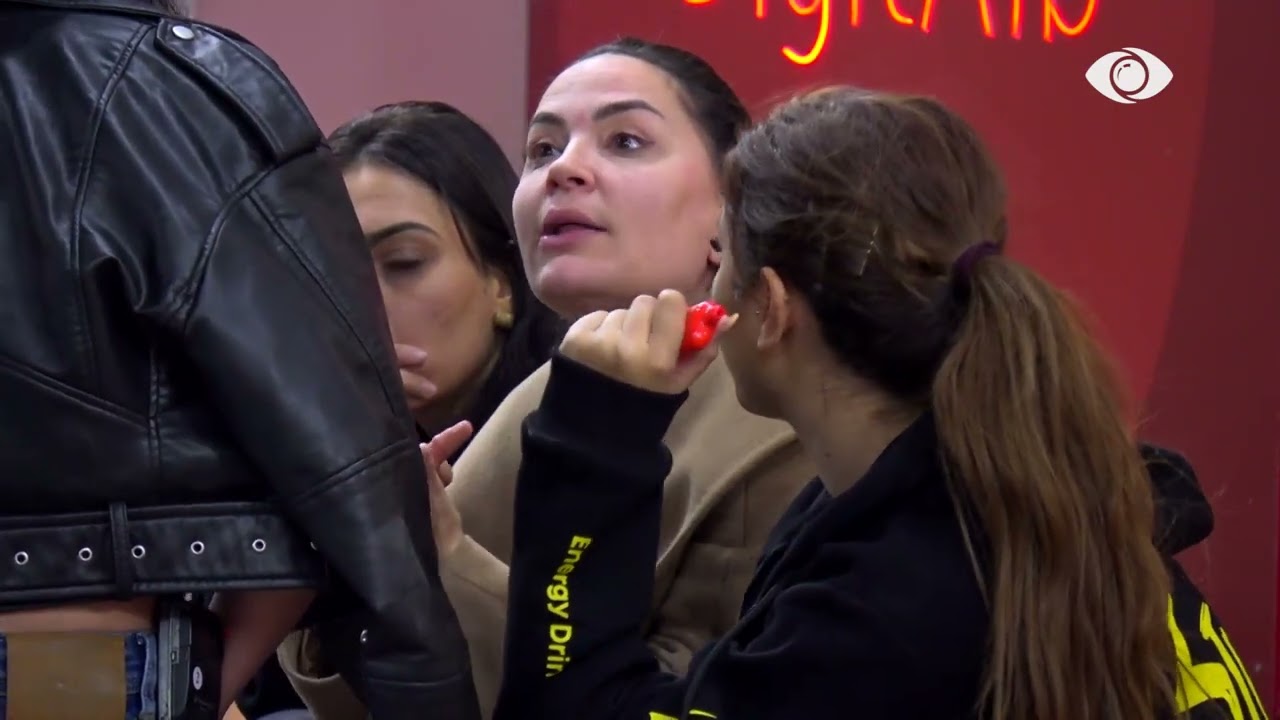 “Më tha që të kam takuar në një lokal dhe ke flirtuar me mua”/ Tiri sqaron situatën me Loredanën