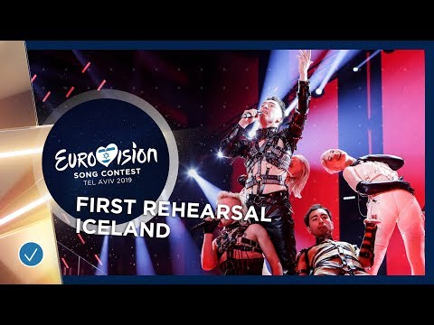 Sadomaso, dependientes de sex shop y patinadoras: lo más excéntrico de Eurovisión 2019 | S Moda: Revista de moda, belleza, tendencias y famosos | EL PAÍS