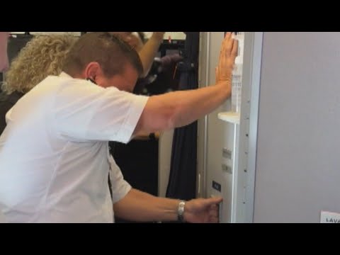 Man Gets Stuck in Plane Bathroom for 35 Minutes