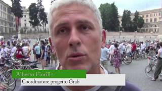 A Roma la pista ciclabile fai da te A Roma la pista ciclabile fai da te