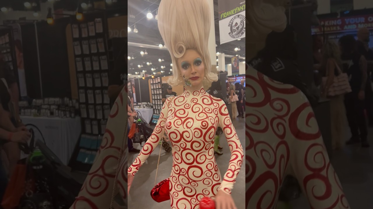 Mars Attacks! Cosplay at Monsterpalooza 2025 #shorts #monsterpalooza #marsattacks