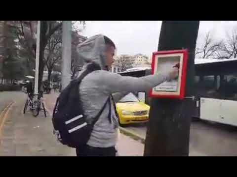 “Në rast dashurie me shikim të parë thyeje xhamin”