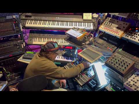 a simple mood at 120bpm - all hardware - dawless synth minimal jam