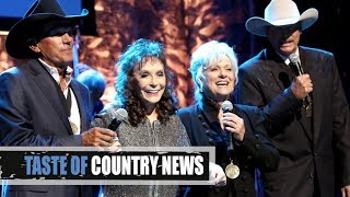 Loretta Lynn, George Strait + WOW This Hall of Fame Performance Is Unbelievable