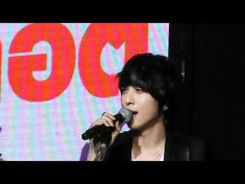 110510 CNBlue Yonghwa speaking English