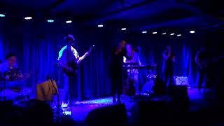 Mathilde Falch &amp; Band spiller "Tiden"