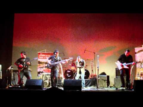 Playing Face Your Destiny with Arge (Live in Teatro Lord Cochrane 26-05-2011) -