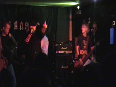 Angus playing Thunderstruck by AC/DC at Riffs Bar, Swindon