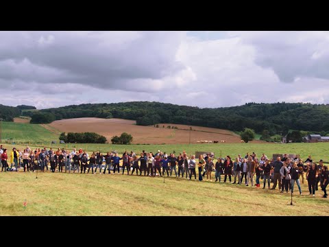 Bruce Springsteen "Waitin' on a sunny day" - Over 200 Belgian musicians play for Bruce Springsteen