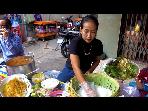 Nom Banhjok @ Boeng Proleut - $1.25 for a bowl - Cambodian street food