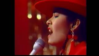 Selena Y Los Dinos - Costumbres (Video)