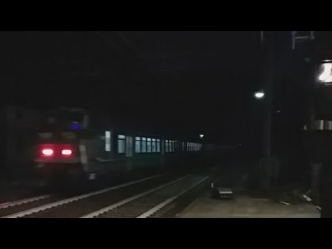 Transito full speed treno regionale veloce e464 mazinga nella stazione San Quirico,succursale Giovi