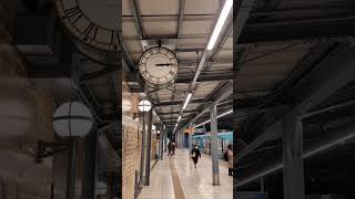 【#ハリーポッター 】時の流れと逆行する時計🕒️ 西武鉄道 池袋駅