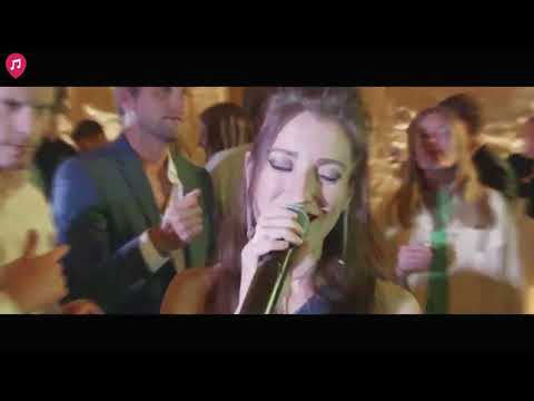 Roaming & Party Band for weddings & events in France with Female Singer - The Globe Strollers