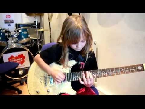 9 year old Zoe Thomson plays Disciples Of Hell solo by Yngwie Malmsteen
