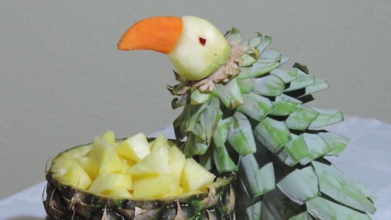 Pappagallo Portafrutta con ananas e carota ♥ Intaglio Creativo Frutta