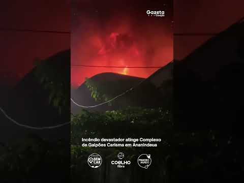 Incêndio de grandes proporções atinge complexo de galpões em Ananindeua