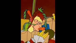 Ela só queria guardar as compras em paz...