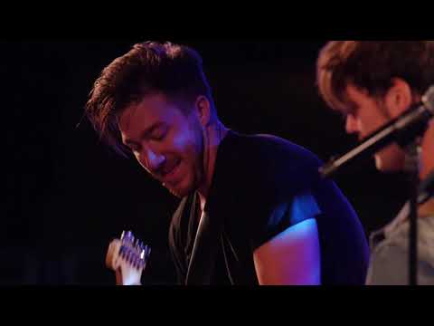 download lagu mp3 mp4 Nashville Meets London, download lagu Nashville Meets London gratis, unduh video klip Download Nashville Meets London Mp3 dan Mp4 Music Gratis