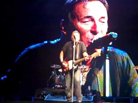 Bruce covers "Then She Kissed Me" at the Bank Atlantic Center in Sunrise FL on Sept 13, 2009
