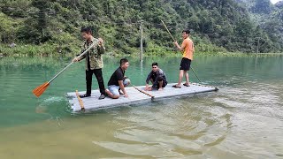 EM PHONG AND THE NEIGHBORS STOLE UP ALL NIGHT TO Flee THE HIGHEST FLOOD OF 1955, THE ENTIRE COUNT...