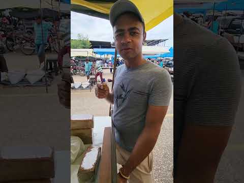 Comendo doce na Feira Livre de Paramirim Bahia