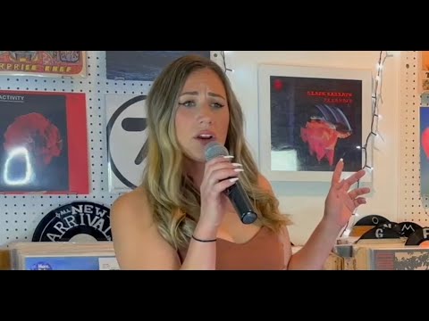 Female Wedding Singer in Essex - The Tonics Acoustic Duo